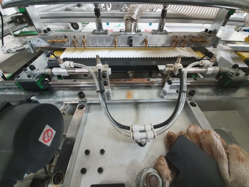 Máquina de Inserción de Liner, Corte y Cosido WT-ICSH650 8